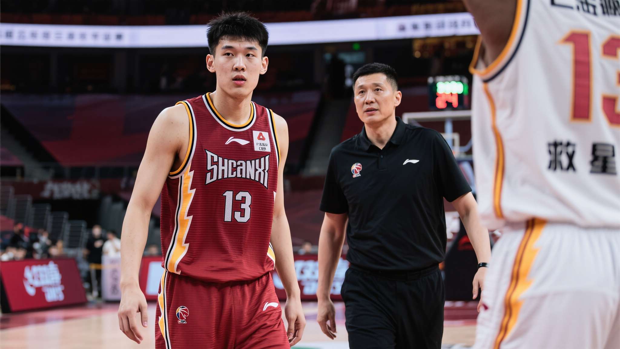 在今年CBA联赛的激烈竞争中，各支球队都在不懈追求实力提升与阵容优化。就在球迷关